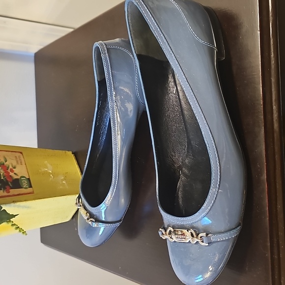 Gucci Blue/Gray Horsebit Patent Leather Flats with Gold Accents - Picture 4 of 9